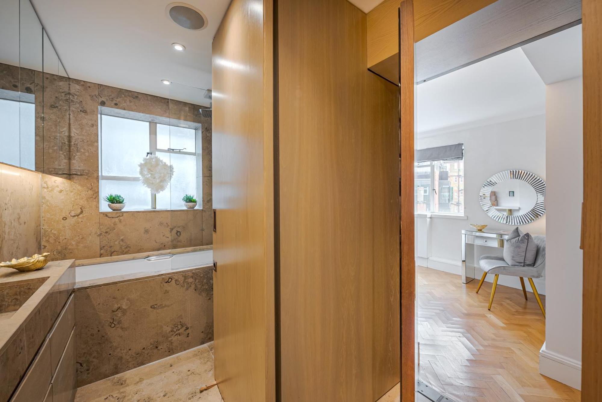 Modern Knightsbridge Apartment With Balcony Overlooking Harrods Prime Location London Exteriör bild