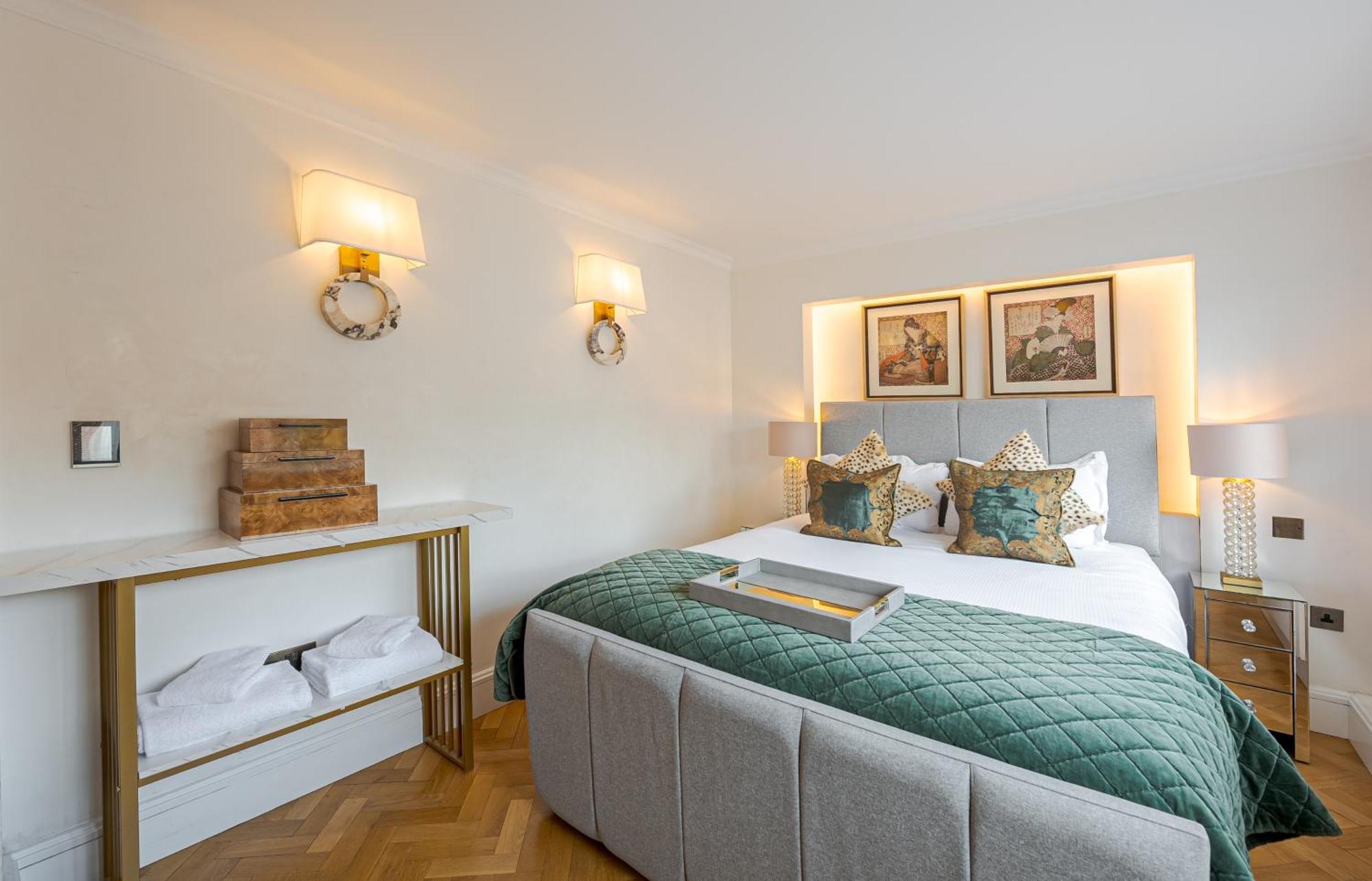 Modern Knightsbridge Apartment With Balcony Overlooking Harrods Prime Location London Exteriör bild