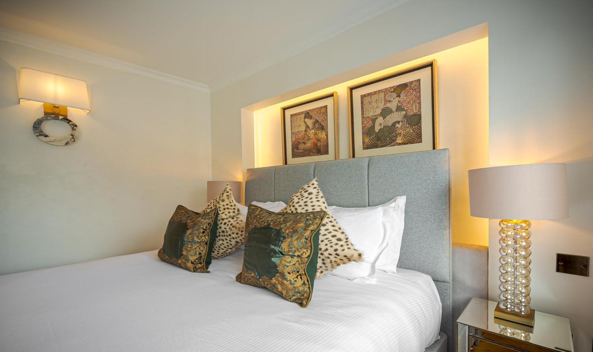 Modern Knightsbridge Apartment With Balcony Overlooking Harrods Prime Location London Exteriör bild