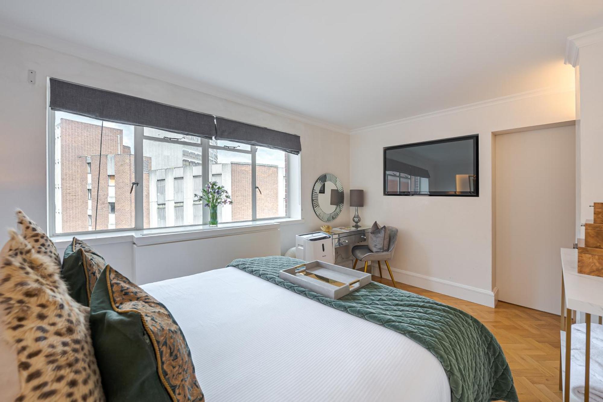 Modern Knightsbridge Apartment With Balcony Overlooking Harrods Prime Location London Exteriör bild