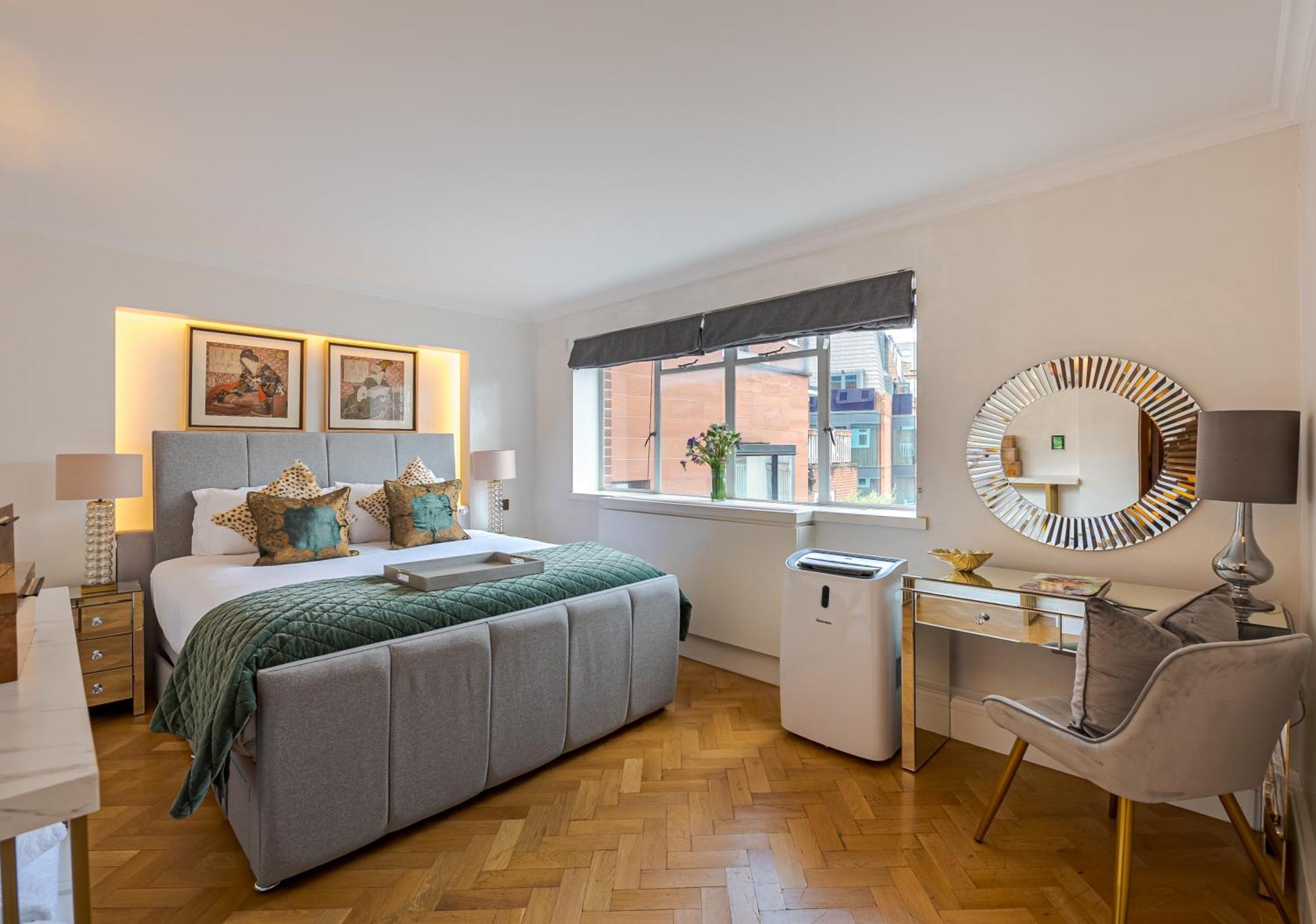 Modern Knightsbridge Apartment With Balcony Overlooking Harrods Prime Location London Exteriör bild