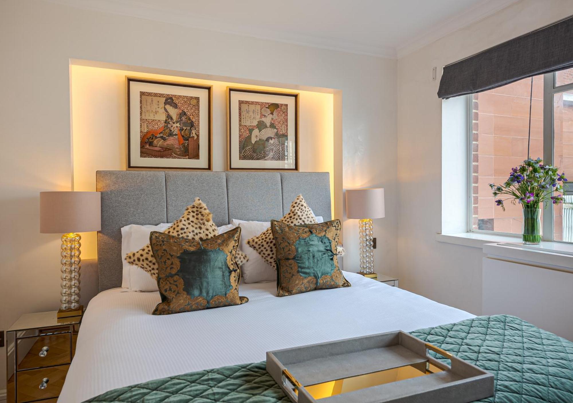 Modern Knightsbridge Apartment With Balcony Overlooking Harrods Prime Location London Exteriör bild