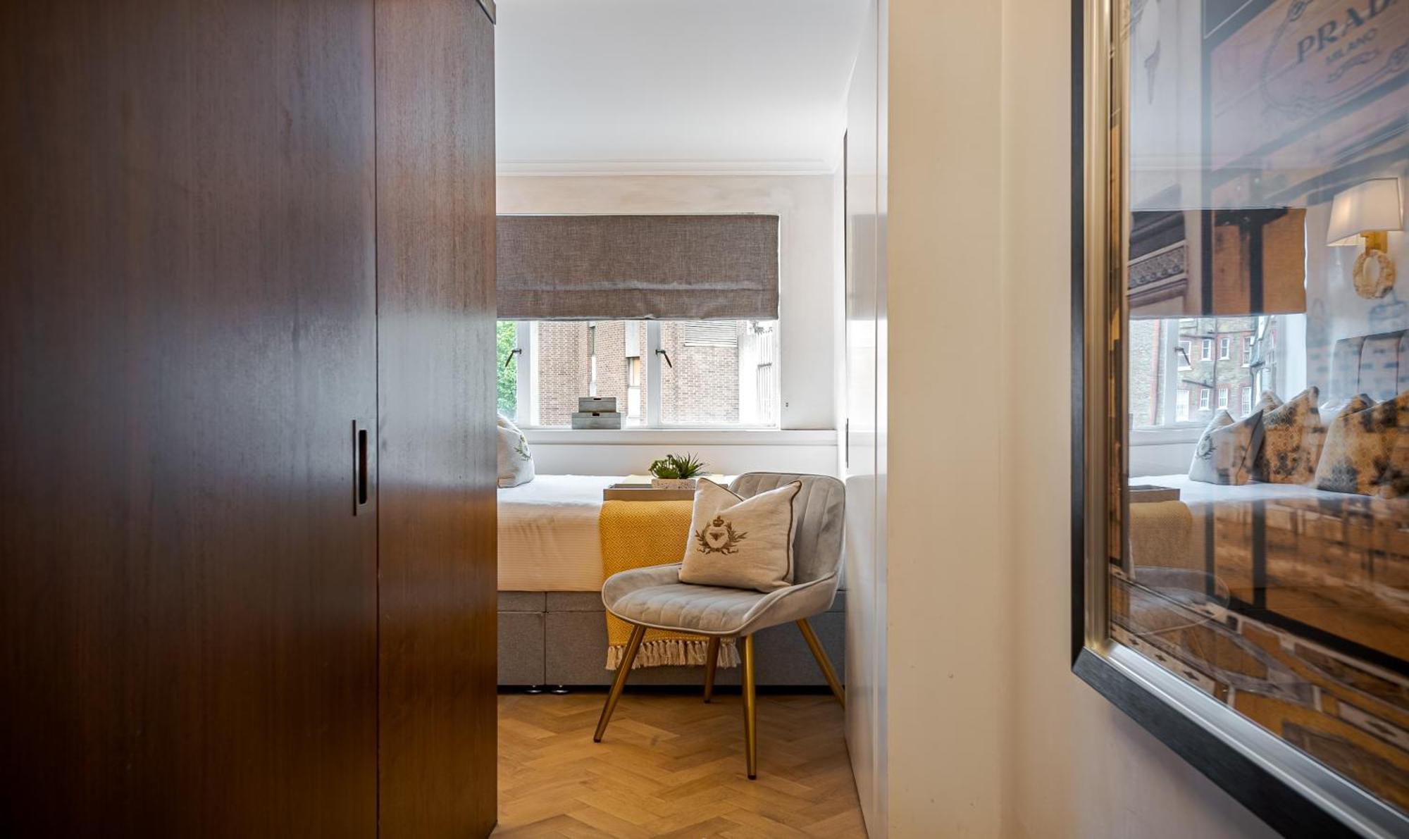 Modern Knightsbridge Apartment With Balcony Overlooking Harrods Prime Location London Exteriör bild