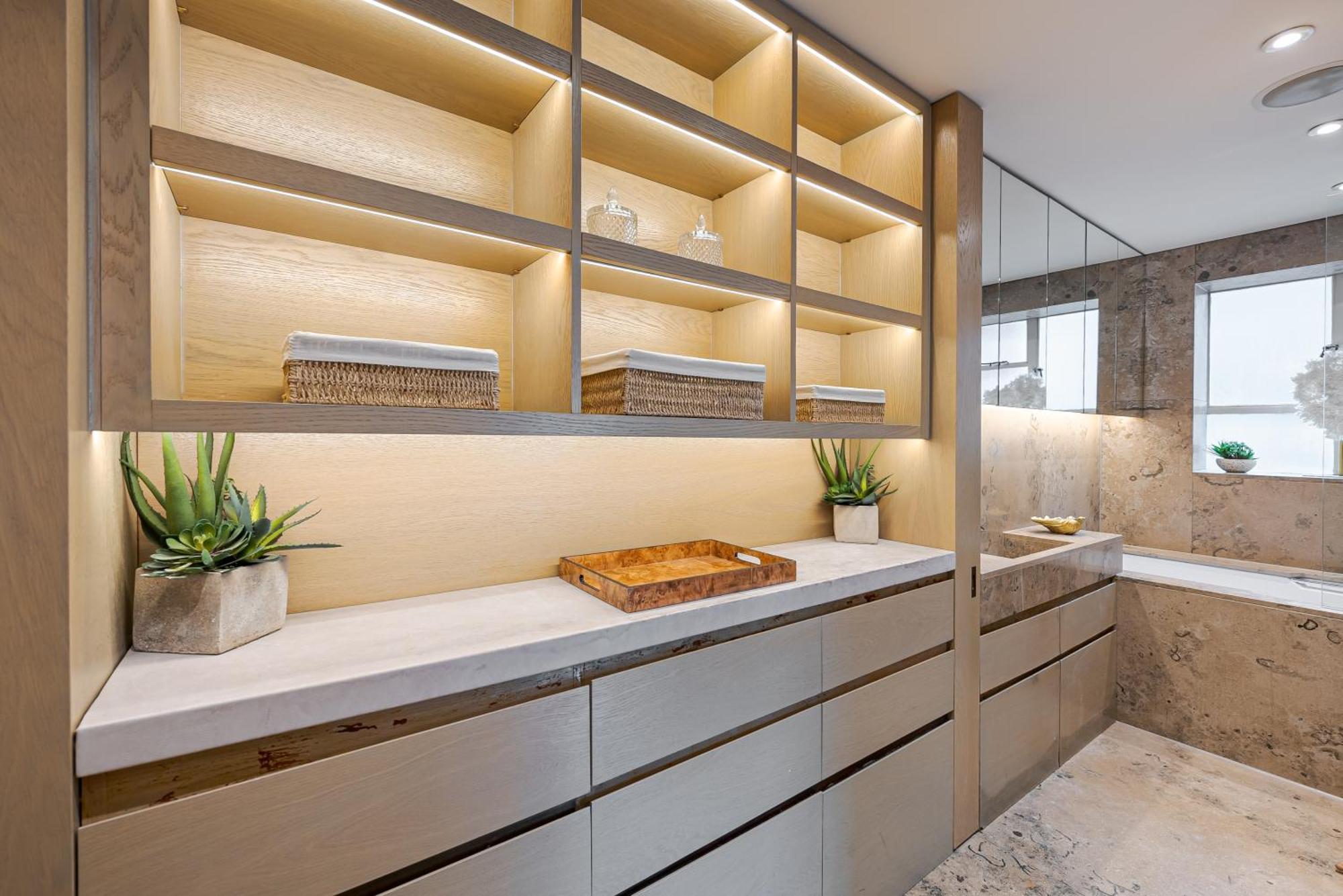 Modern Knightsbridge Apartment With Balcony Overlooking Harrods Prime Location London Exteriör bild