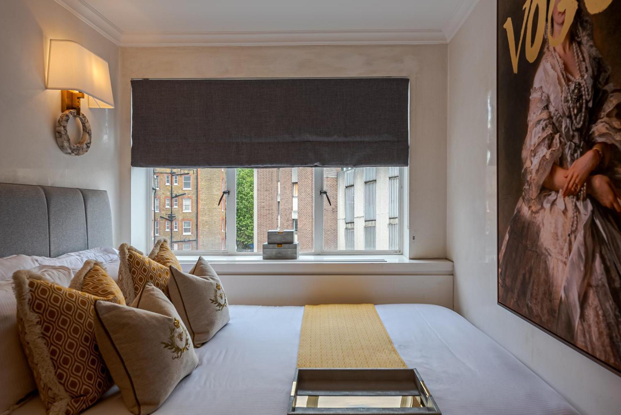 Modern Knightsbridge Apartment With Balcony Overlooking Harrods Prime Location London Exteriör bild