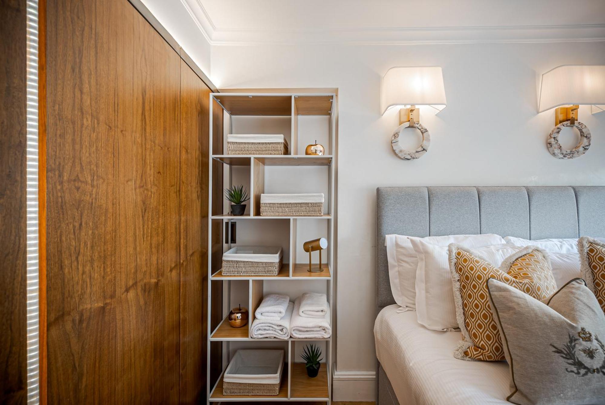 Modern Knightsbridge Apartment With Balcony Overlooking Harrods Prime Location London Exteriör bild