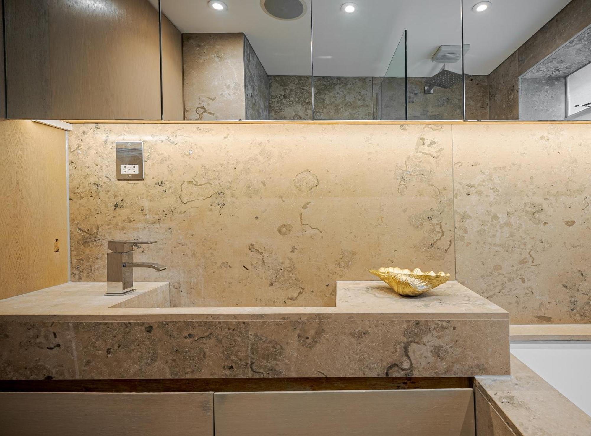 Modern Knightsbridge Apartment With Balcony Overlooking Harrods Prime Location London Exteriör bild