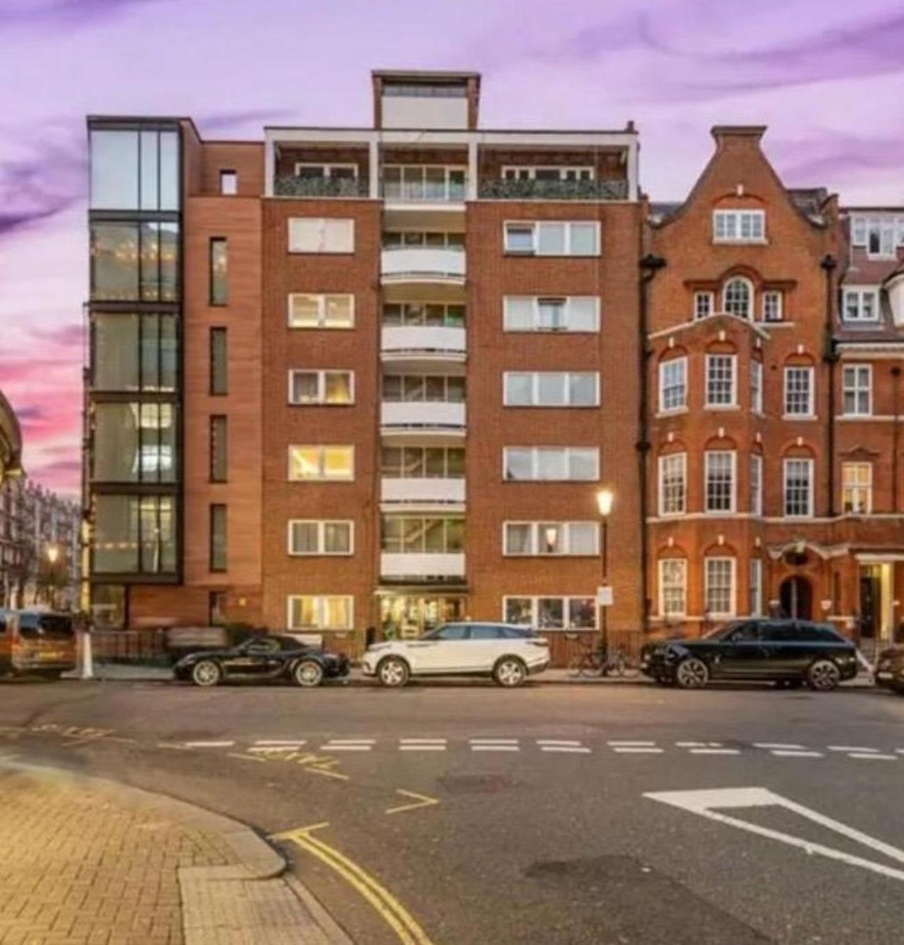Modern Knightsbridge Apartment With Balcony Overlooking Harrods Prime Location London Exteriör bild