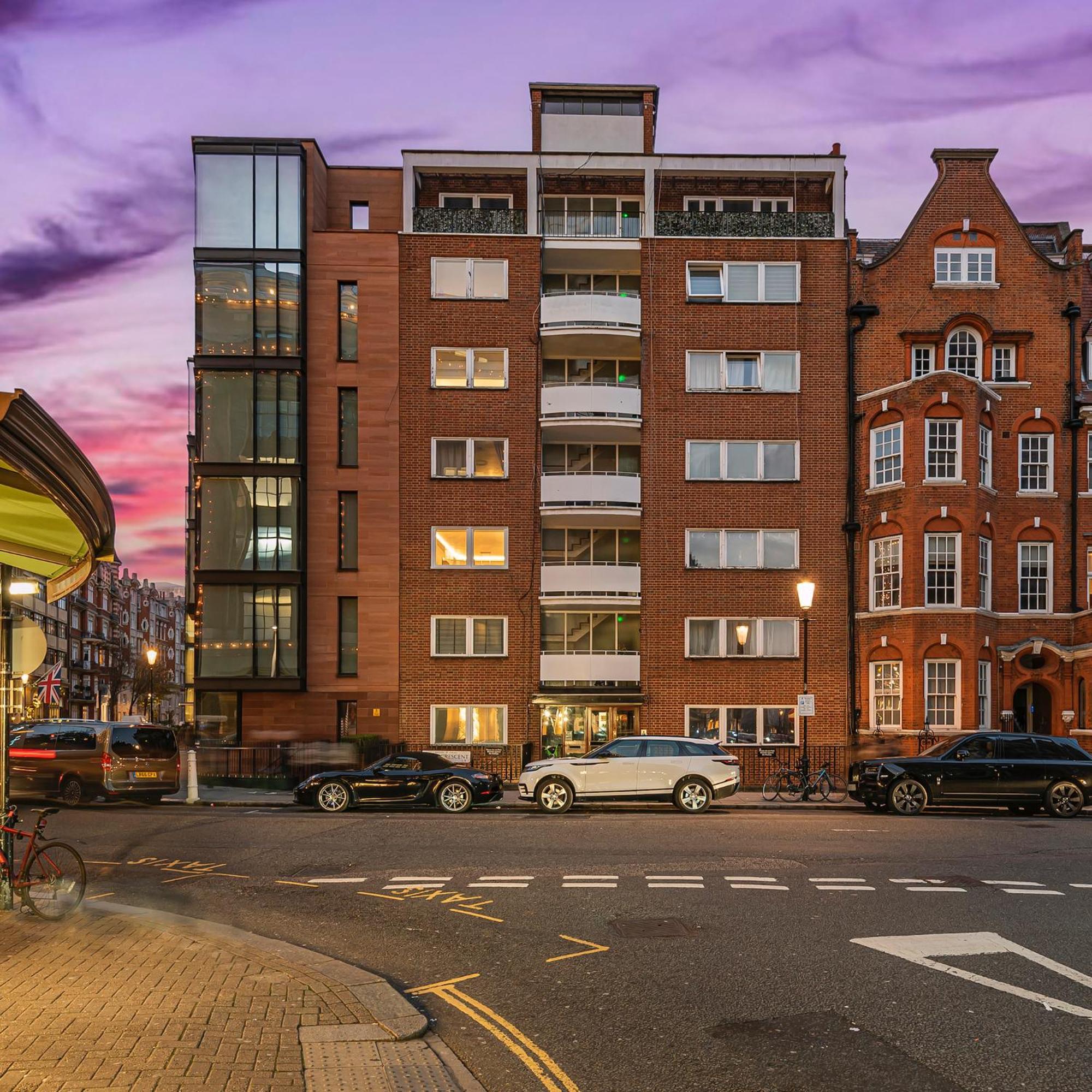 Modern Knightsbridge Apartment With Balcony Overlooking Harrods Prime Location London Exteriör bild
